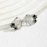 Tatiana - Brincos de argola com coração e esmalte preto.