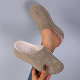Marta | Pantufas ortopédicas que oferecem conforto diário e um estilo atemporal.