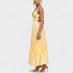 Aby - Vestido maxi amarelo plissado com decote em V - Ines Braga