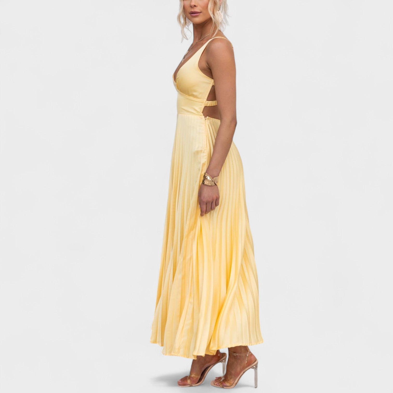 Aby - Vestido maxi amarelo plissado com decote em V - Ines Braga