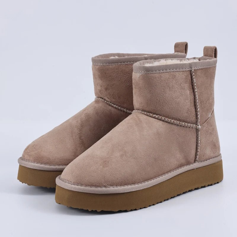 Amara | Bota Clássica Feminina de Inverno com Forro Peludo Interior - Ines Braga