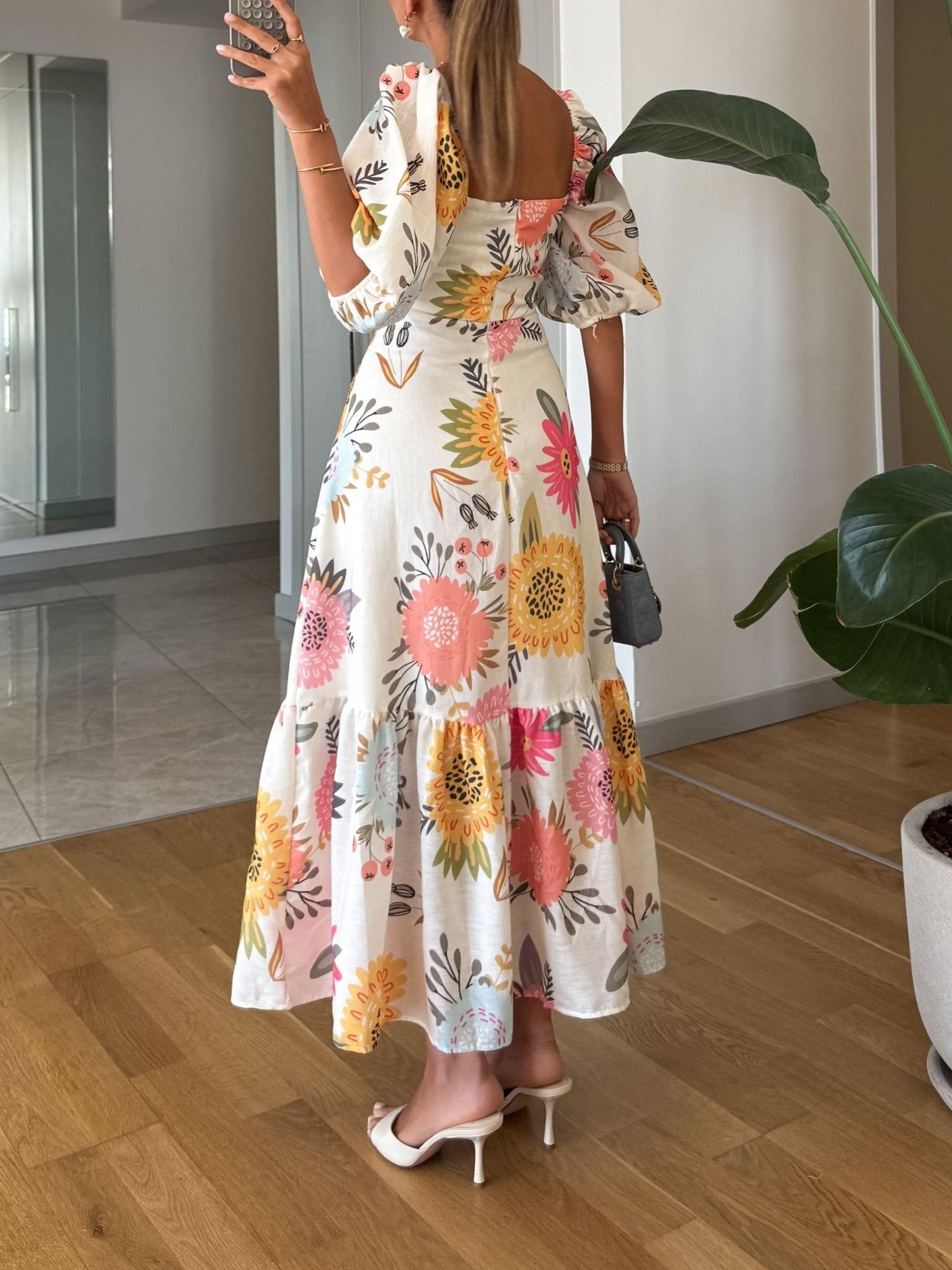 Anny | Vestido midi de gola quadrada com estampado floral e manga folhada - Ines Braga
