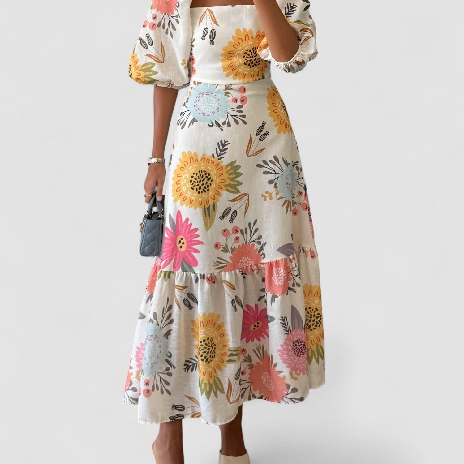 Anny | Vestido midi de gola quadrada com estampado floral e manga folhada - Ines Braga