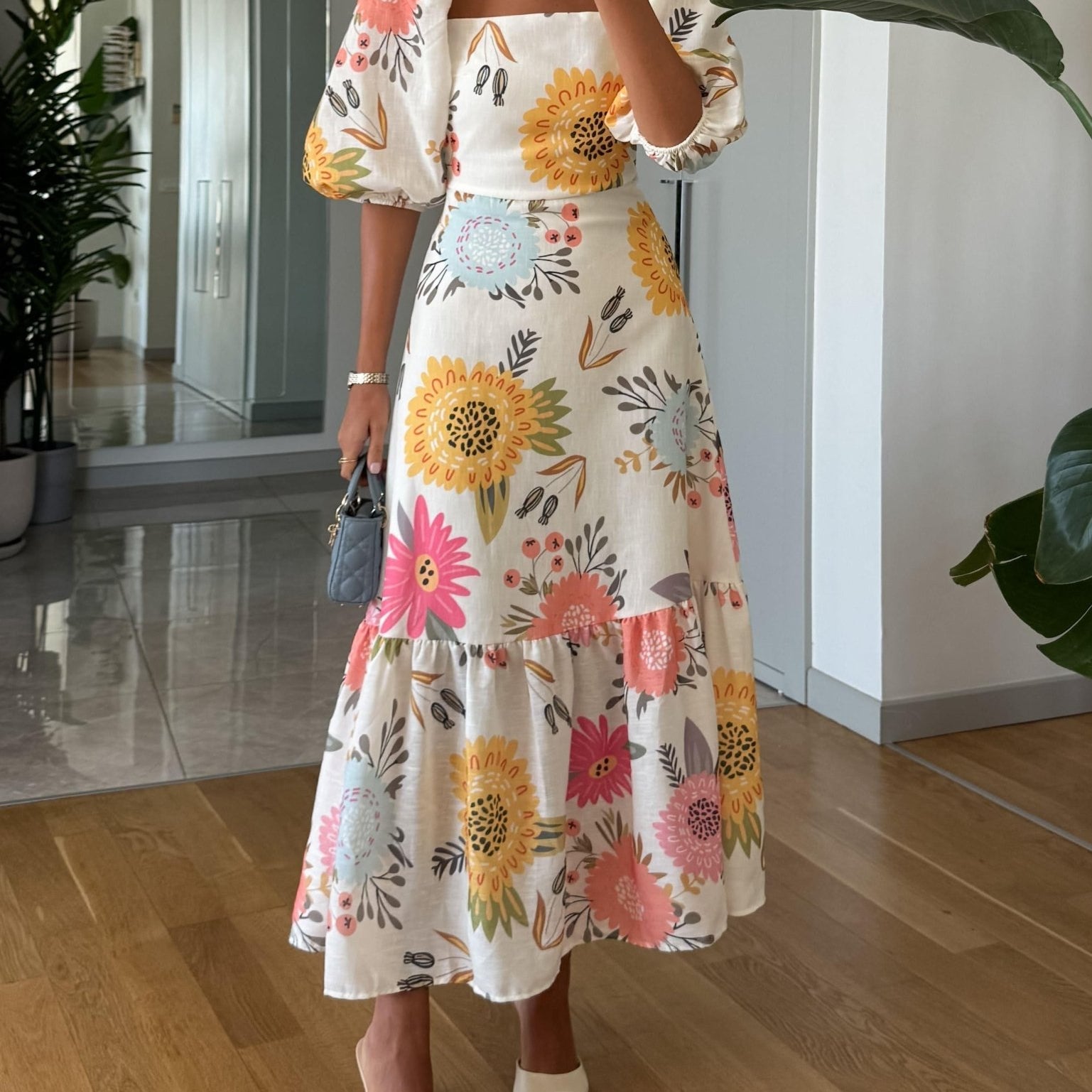 Anny | Vestido midi de gola quadrada com estampado floral e manga folhada - Ines Braga