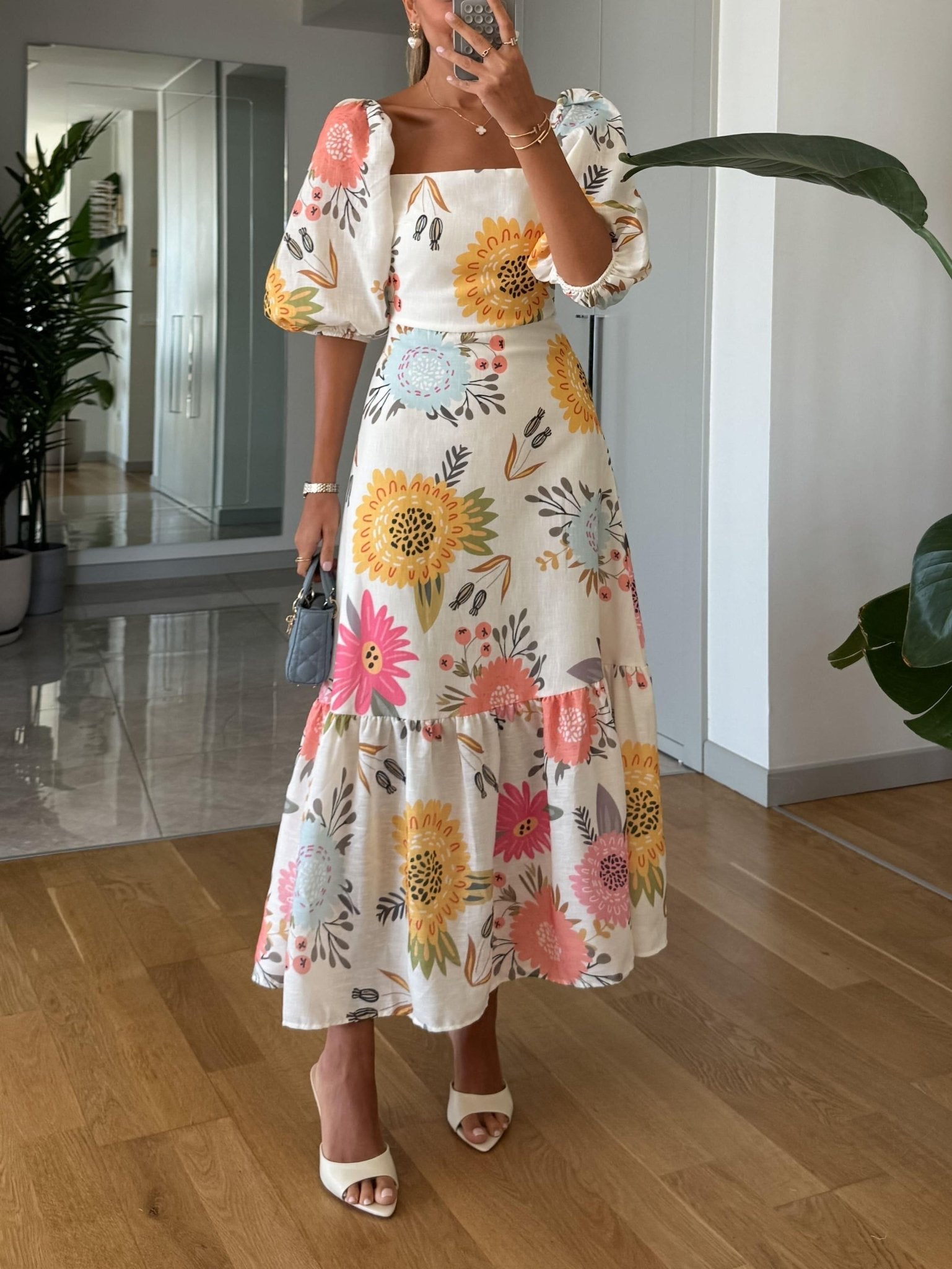 Anny | Vestido midi de gola quadrada com estampado floral e manga folhada - Ines Braga