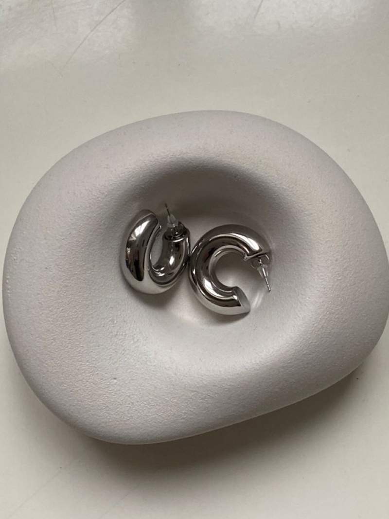 Argolas grossas - Ines Braga