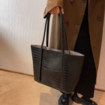 Betina | Bolsa Ombro em Couro Crocodilo Elegante e Versátil - Ines Braga