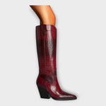 Botas com Design Croco e Salto Elegante - Ines Braga
