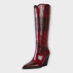 Botas com Design Croco e Salto Elegante - Ines Braga