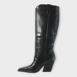 Botas com Design Croco e Salto Elegante - Ines Braga