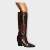 Botas com Design Croco e Salto Elegante - Ines Braga