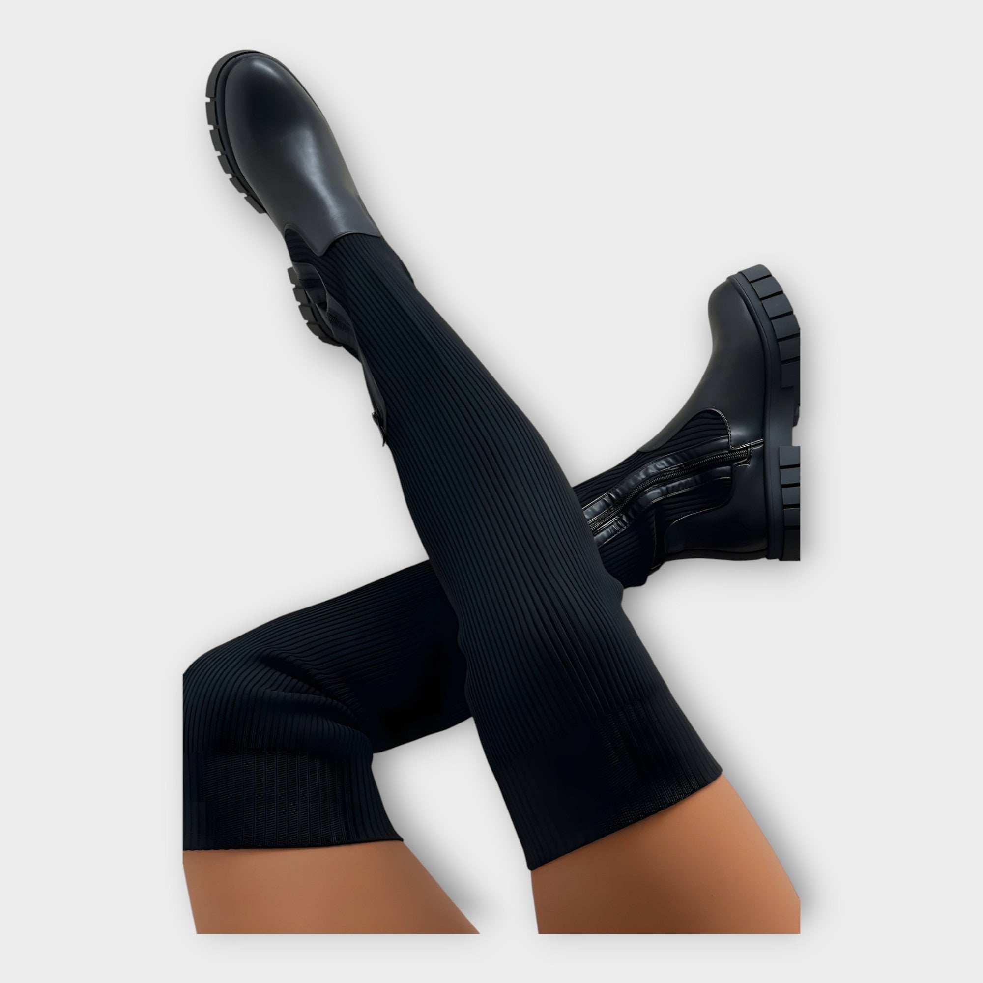 Botas Modernas com Design Minimalista - Ines Braga