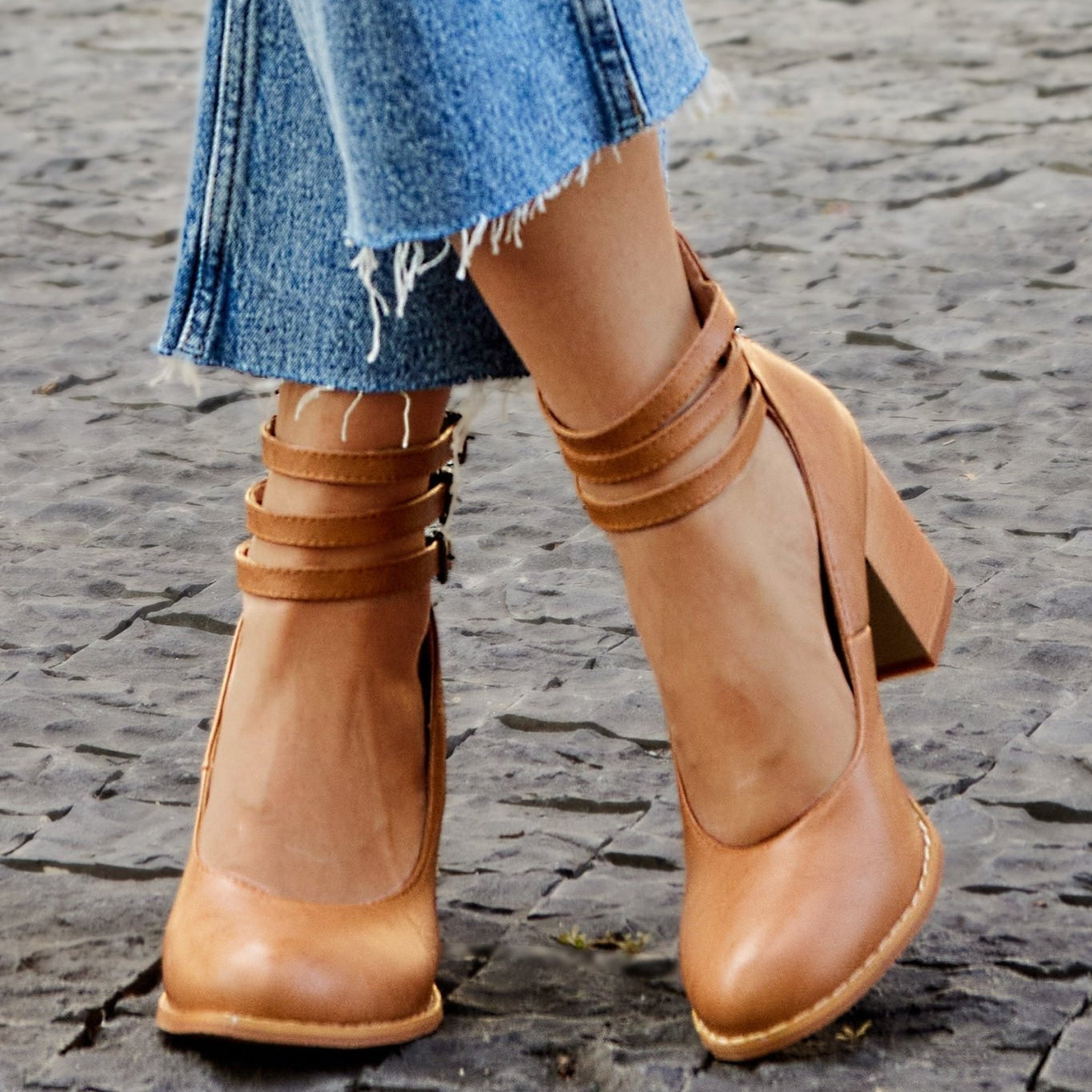 Casilda | Sandálias lisas com tira no tornozelo e sola grossa - Ines Braga