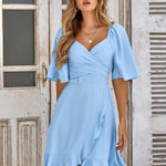 Claire | Vestido Midi Azul - Claro de Verão com Cinto Envolvente - Ines Braga