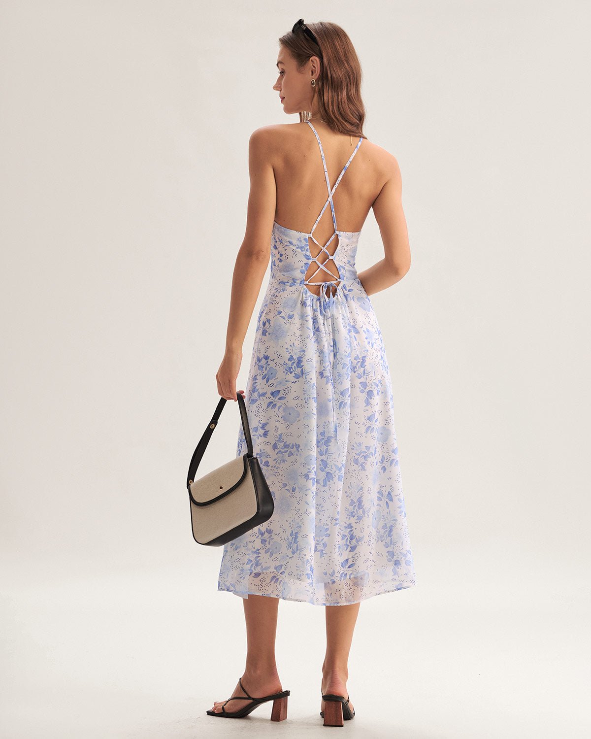 Clarice | Vestido Midi Azul Floral com Decote Halter - Ines Braga