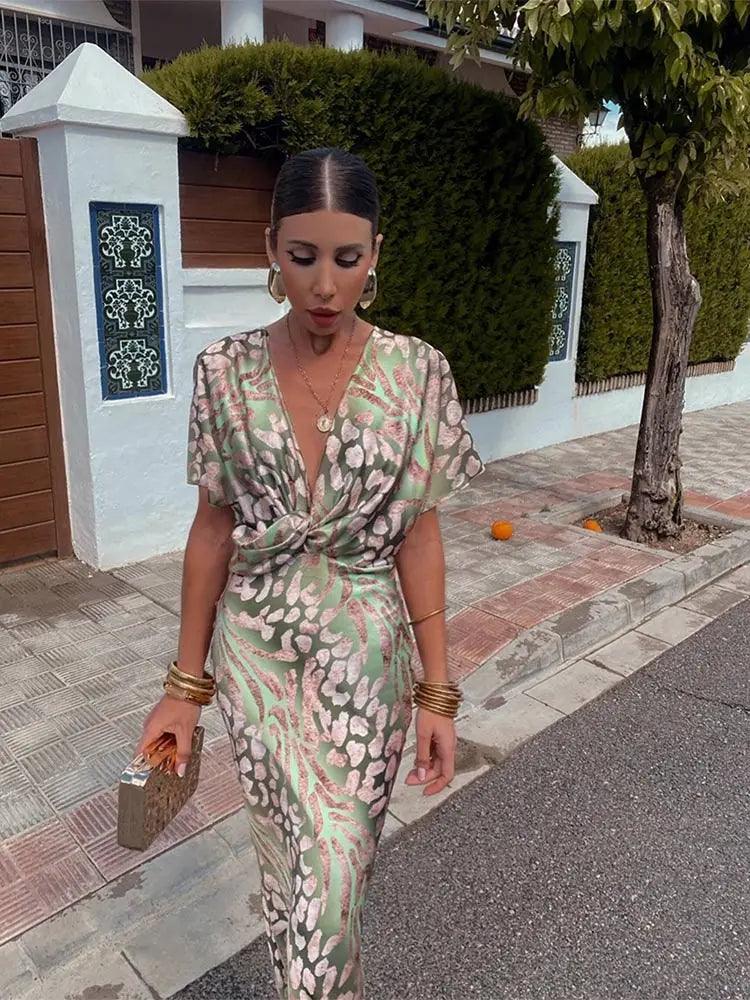 Constança | Vestido Floral com Plissado e Decote V - Ines Braga