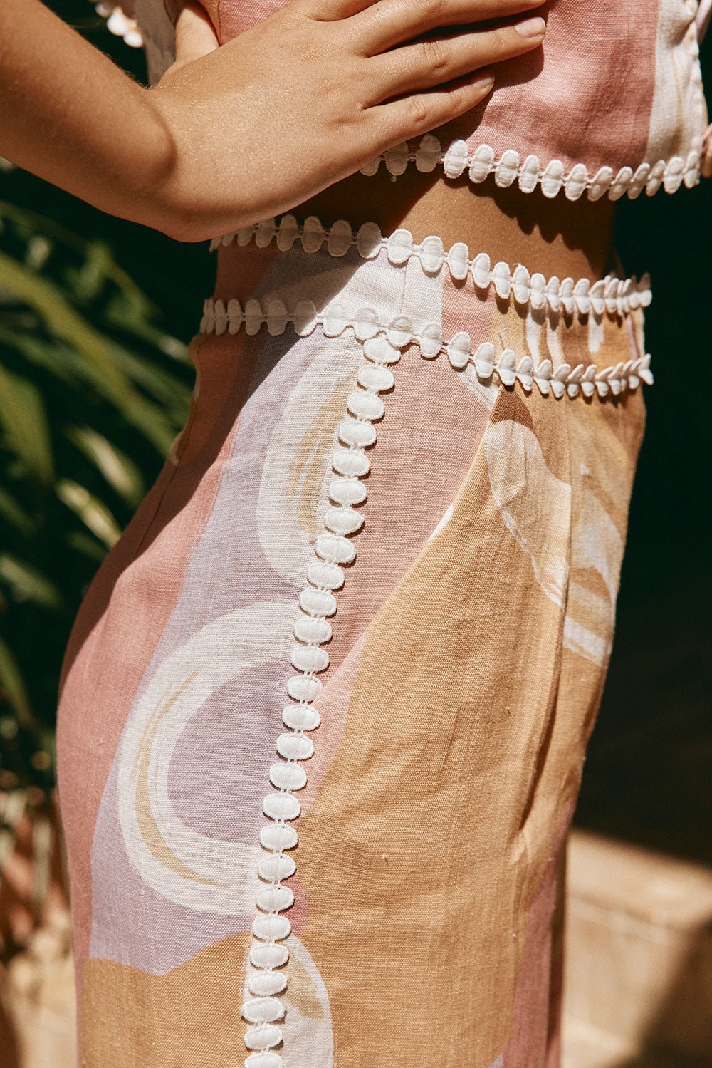 Diana| Calça de cintura alta com estampa artística - Ines Braga