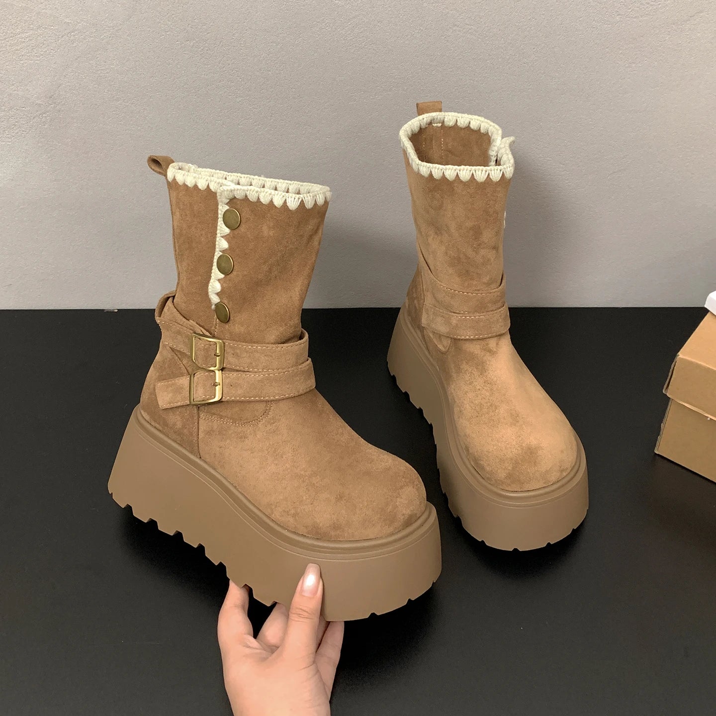 Irene | Botas com plataforma com fivela elegante e forro quente de pelúcia - Ines Braga