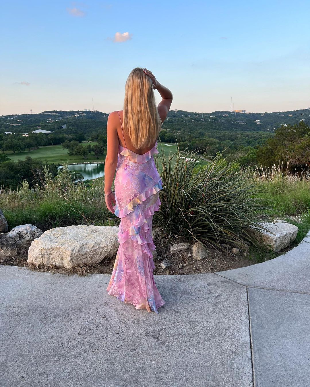 Julieta | Vestido Comprido com Volantes – Gracioso e Romântico - Ines Braga