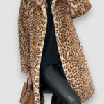 LEIA - Casaco Comprido e Macio Com Padrão Leopardo - Ines Braga