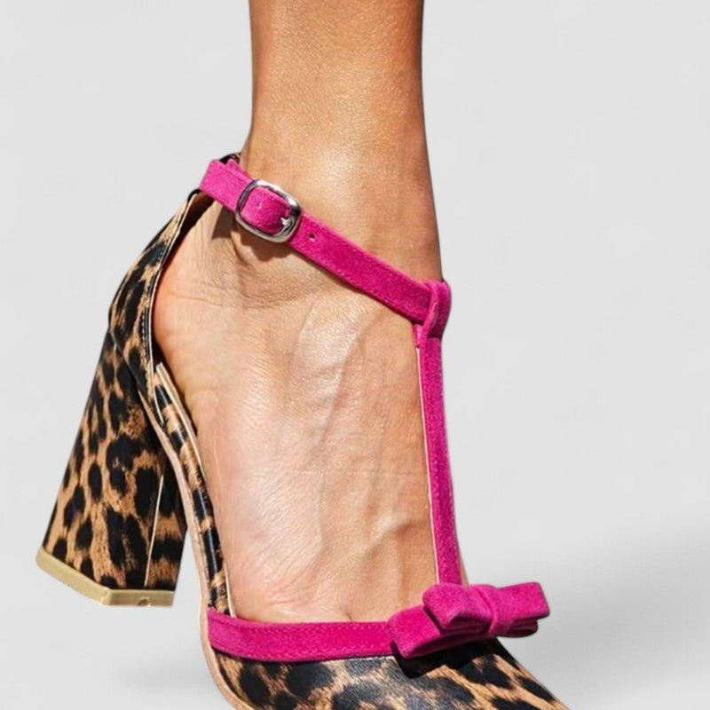 Leontina | Sandálias verdes com padrão leopardo e detalhe colorido - Ines Braga