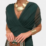 Luana® | Vestido elegante com decote em V - Ines Braga