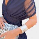 Luana® | Vestido elegante com decote em V - Ines Braga