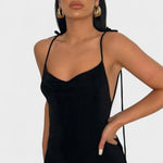 Luna - O vestido que celebra as suas curvas - Ines Braga