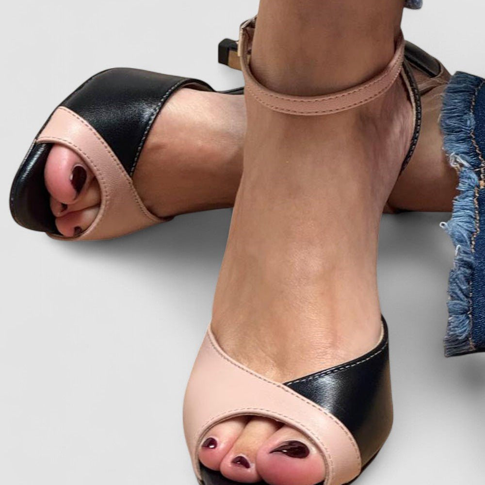 Noirella™ | Sapatos de salto médio com tira no tornozelo - Ines Braga