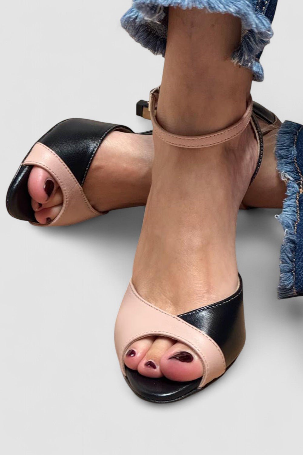 Noirella™ | Sapatos de salto médio com tira no tornozelo - Ines Braga