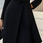 Robe Évasée Élégante à Col Montant et Ceinture Asymétrique - Ines Braga