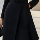 Robe Évasée Élégante à Col Montant et Ceinture Asymétrique - Ines Braga