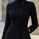 Robe Évasée Élégante à Col Montant et Ceinture Asymétrique - Ines Braga