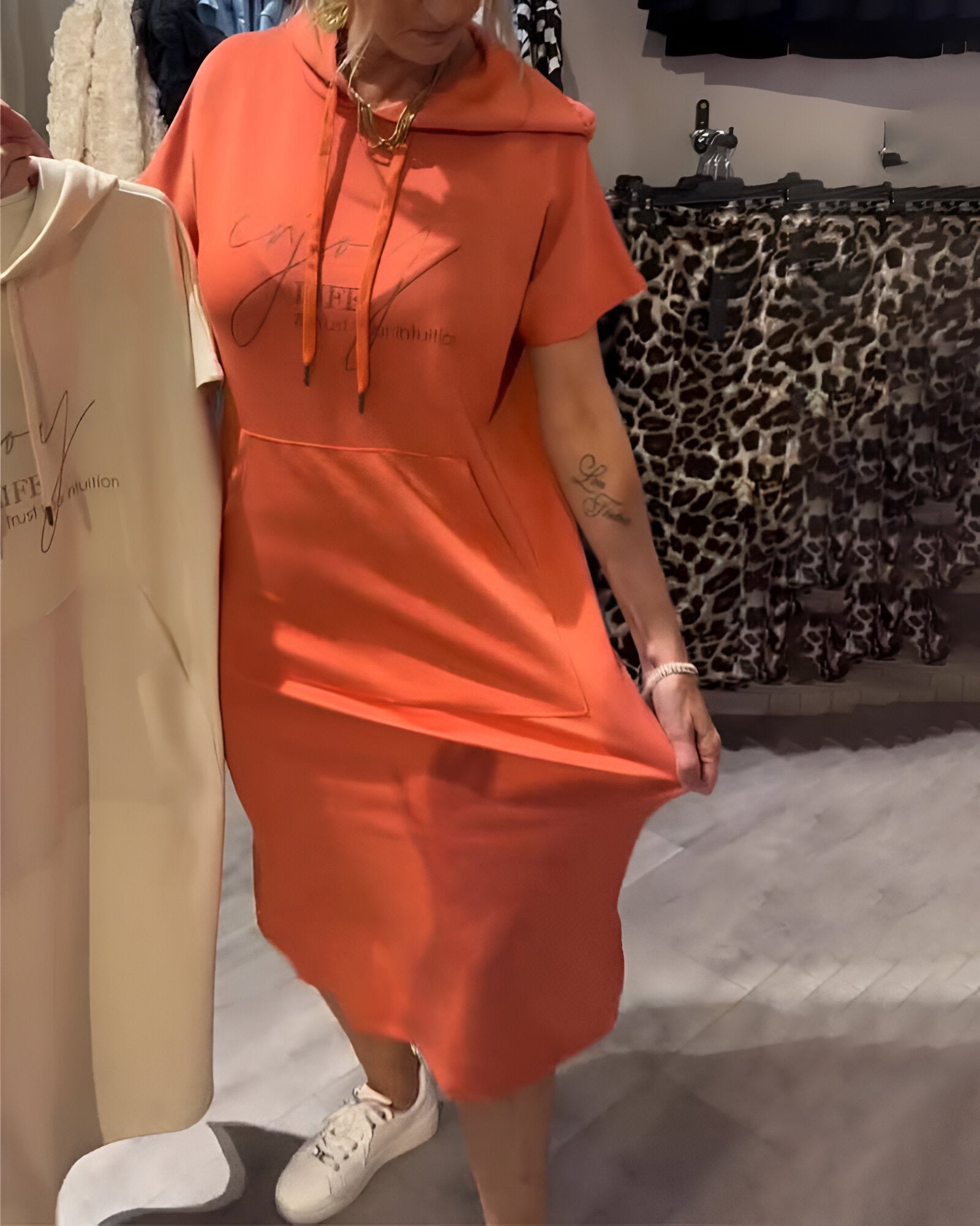 Saskia™ | Vestido casual com capuz - Ines Braga