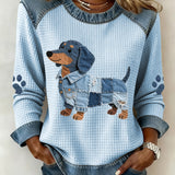 Nuria - Uma adorável dachshund com um look patchwork em jeans.