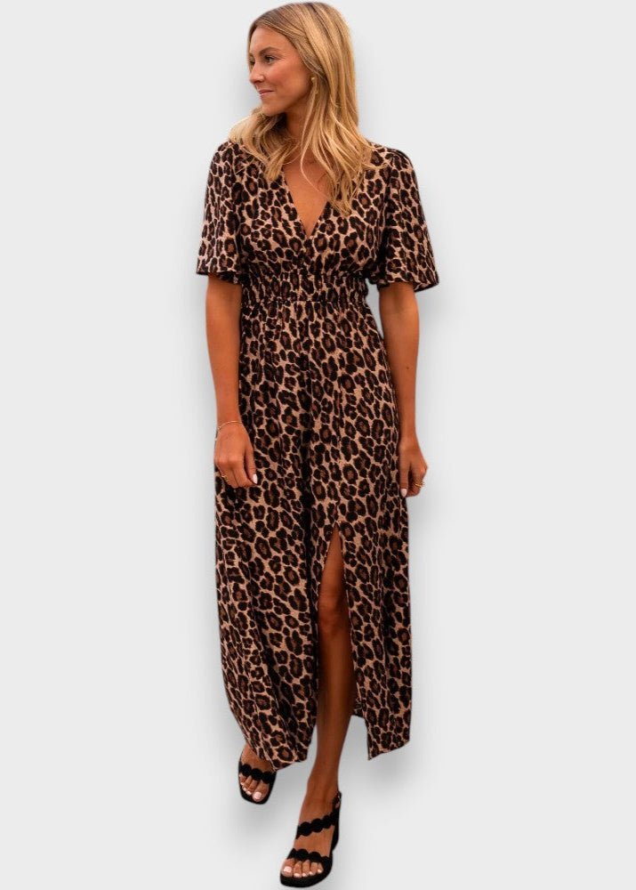 STELLA™ – O Maxi Vestido de Onça que Transforma Seu Visual - Ines Braga