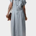 Vestido de jeans com elegantes mangas curtas de morcego - Ines Braga