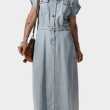 Vestido de jeans com elegantes mangas curtas de morcego - Ines Braga