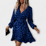 Vestido de leopardo elegante com decote em V e cinto ajustável - Ines Braga