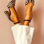 Zebrina™ | Sandálias com salto médio e padrão de zebra - Ines Braga