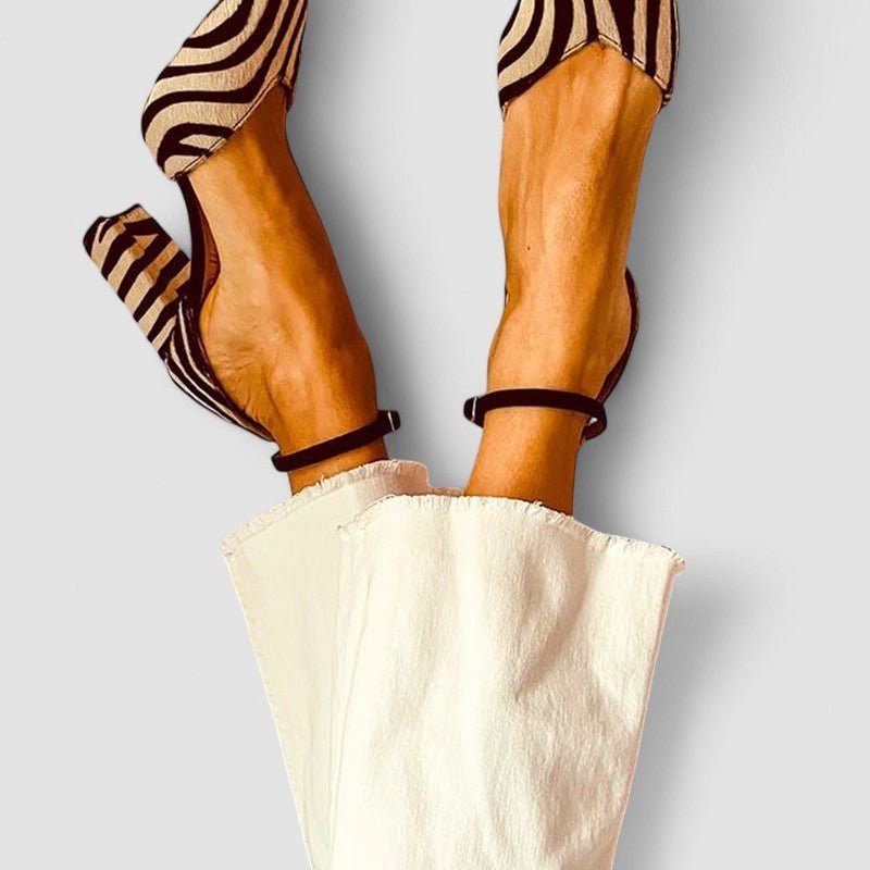 Zebrina™ | Sandálias com salto médio e padrão de zebra - Ines Braga